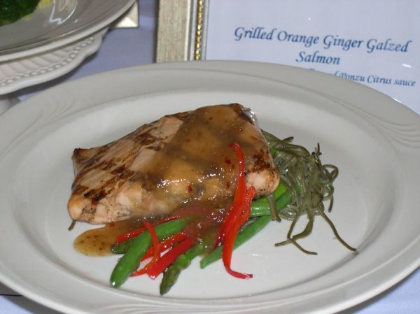 Glazed salmon fillet with vegetables