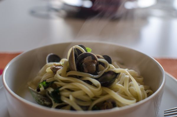 Linguine with clams in white wine